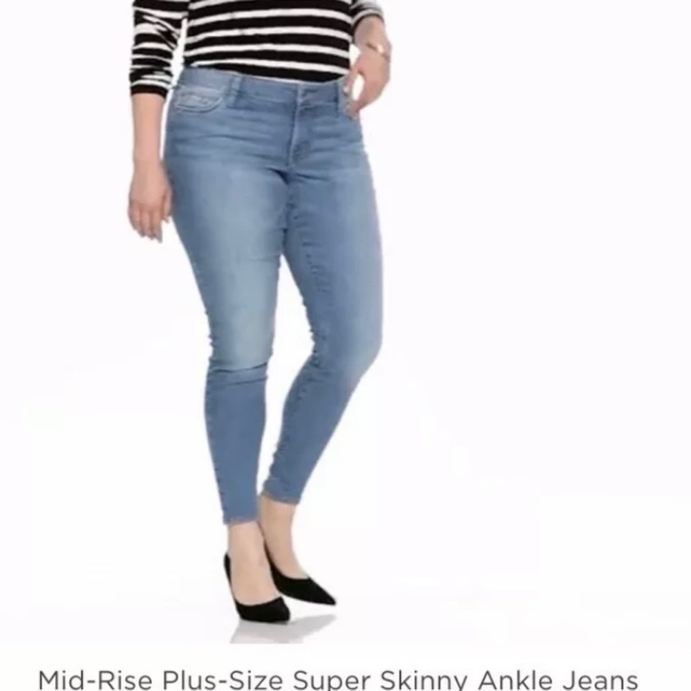 NEW OLD NAVY MID RISE SUPER SKINNY ANKLE JEANS LIGHT WASH, PLUS SIZE “18 LONG”